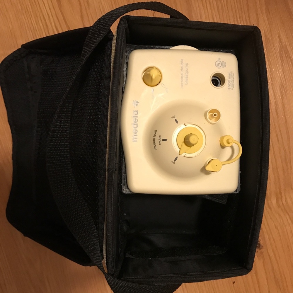 Medela personal double breastpump & accessories.